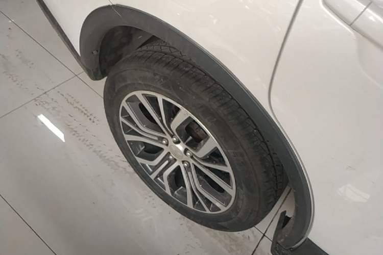 Used Mitsubishi Outlander 2018 2.0L Two-Wheel Drive Glory Edition 5 Seats Right Rear Wheel Hub