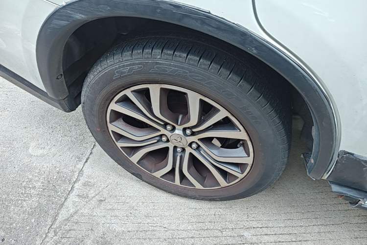 Used Mitsubishi Outlander 2018 2.4L 4x4 Elite Edition 5 Seats Right Rear Wheel Hub