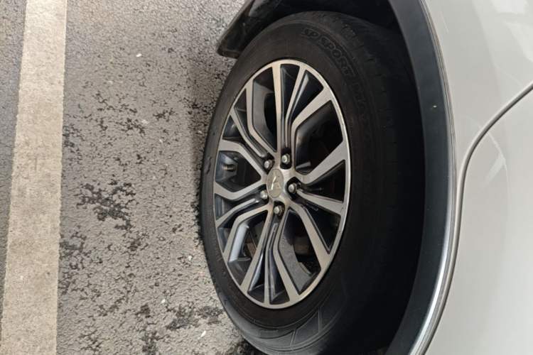 Used Mitsubishi Outlander 2018 2.0L Two-Wheel-Drive Jiale Edition 7-Seater Right Rear Wheel Hub