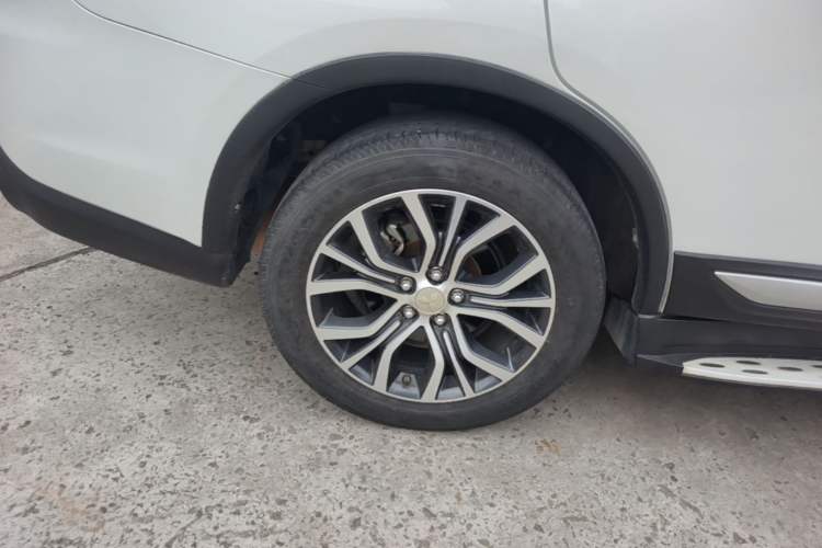 Used Mitsubishi Outlander 2018 2.0L Two-Wheel Drive Glory Edition 5 Seats Right Rear Wheel Hub