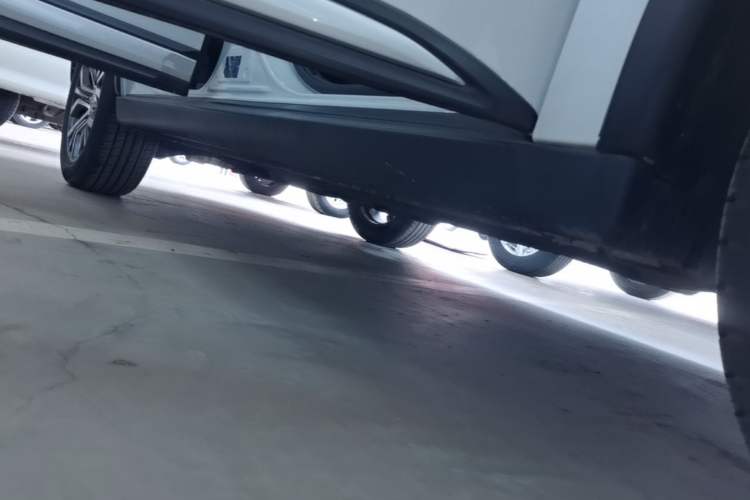 Used Mitsubishi Outlander 2018 2.0L Two-Wheel Drive Glory Edition 5 Seats Right Side Sill