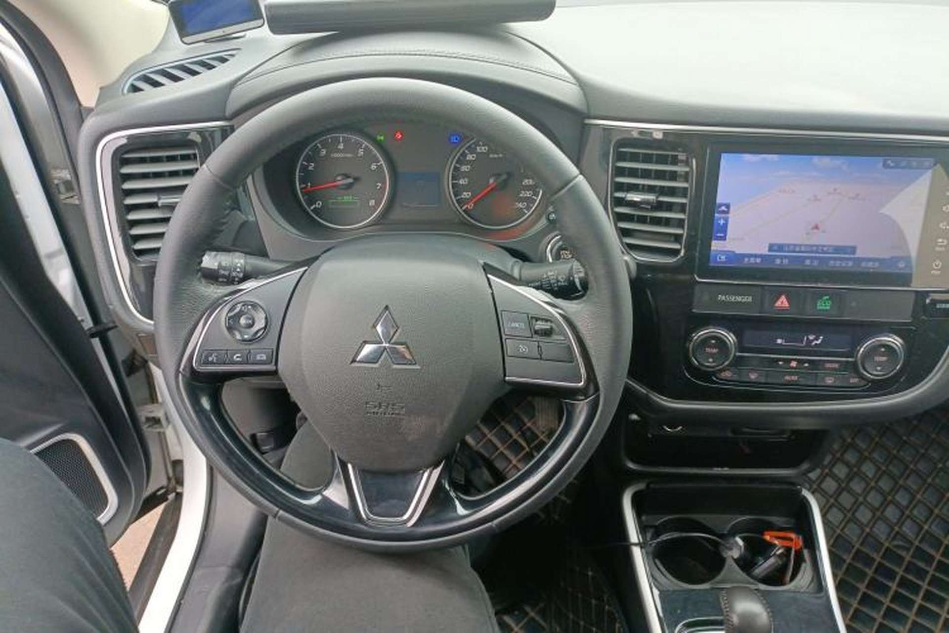 Used Mitsubishi Outlander 2018 2.0L Two-Wheel Drive Glory Edition 5 Seats Steering Wheel