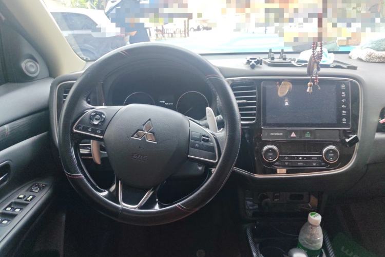 Used Mitsubishi Outlander 2018 2.4L 4x4 Elite Edition 5 Seats Steering Wheel
