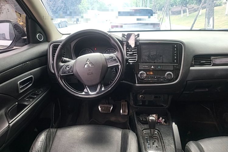 Used Mitsubishi Outlander 2018 2.0L Two-Wheel Drive Glory Edition 5 Seats Steering Wheel