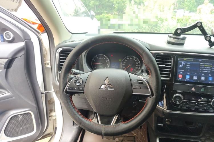Used Mitsubishi Outlander 2018 2.0L Two-Wheel Drive Glory Edition 5 Seats Steering Wheel
