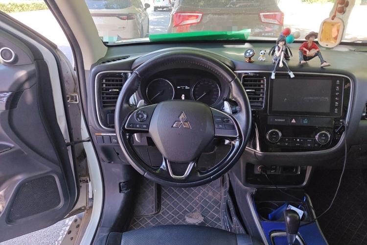 Used Mitsubishi Outlander 2018 2.4L 4x4 Elite Edition 5 Seats Steering Wheel