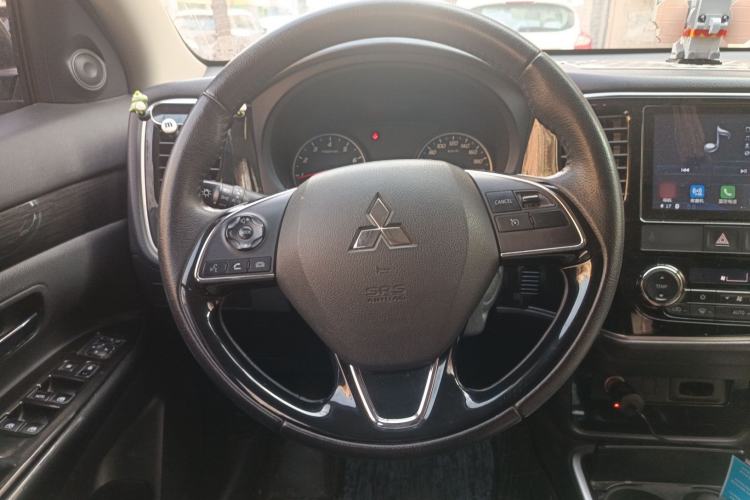 Used Mitsubishi Outlander 2018 2.0L Two-Wheel Drive Glory Edition 5 Seats Steering Wheel