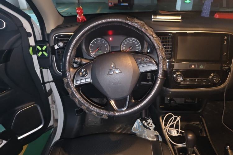 Used Mitsubishi Outlander 2018 2.0L Two-Wheel Drive Glory Edition 5 Seats Steering Wheel