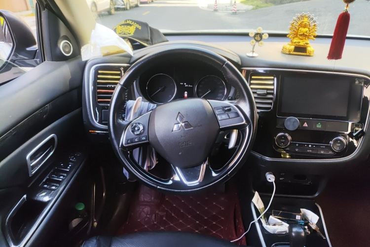 Used Mitsubishi Outlander 2018 2.4L 4x4 Elite Edition 5 Seats Steering Wheel