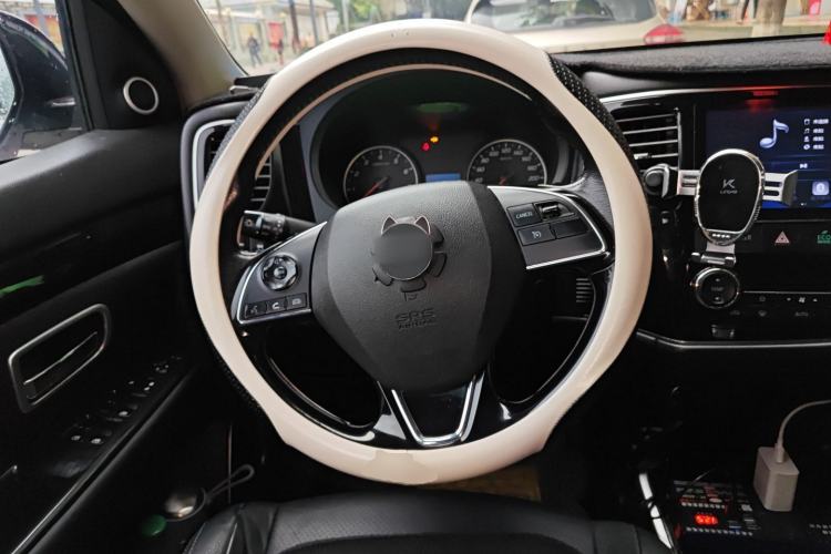 Used Mitsubishi Outlander 2018 2.0L Two-Wheel Drive Glory Edition 5 Seats Steering Wheel