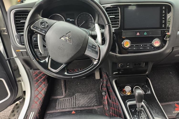 Used Mitsubishi Outlander 2018 2.4L 4x4 Luxury Edition 7-Seater Steering Wheel