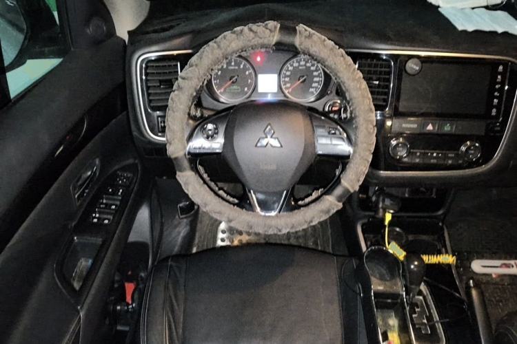 Used Mitsubishi Outlander 2018 2.0L Two-Wheel Drive Glory Edition 5 Seats Steering Wheel