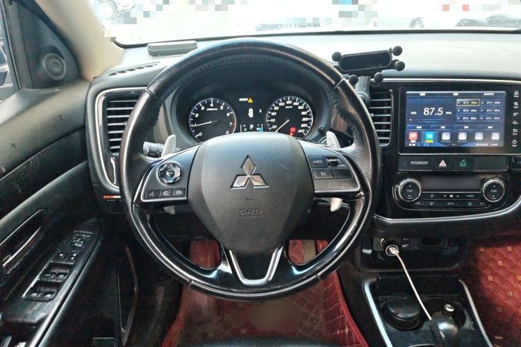 Used Mitsubishi Outlander 2018 2.4L 4x4 Elite Edition 5 Seats Steering Wheel