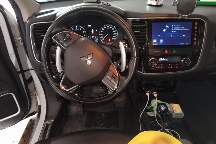Used Mitsubishi Outlander 2018 2.4L 4x4 Elite Edition 5 Seats Steering Wheel