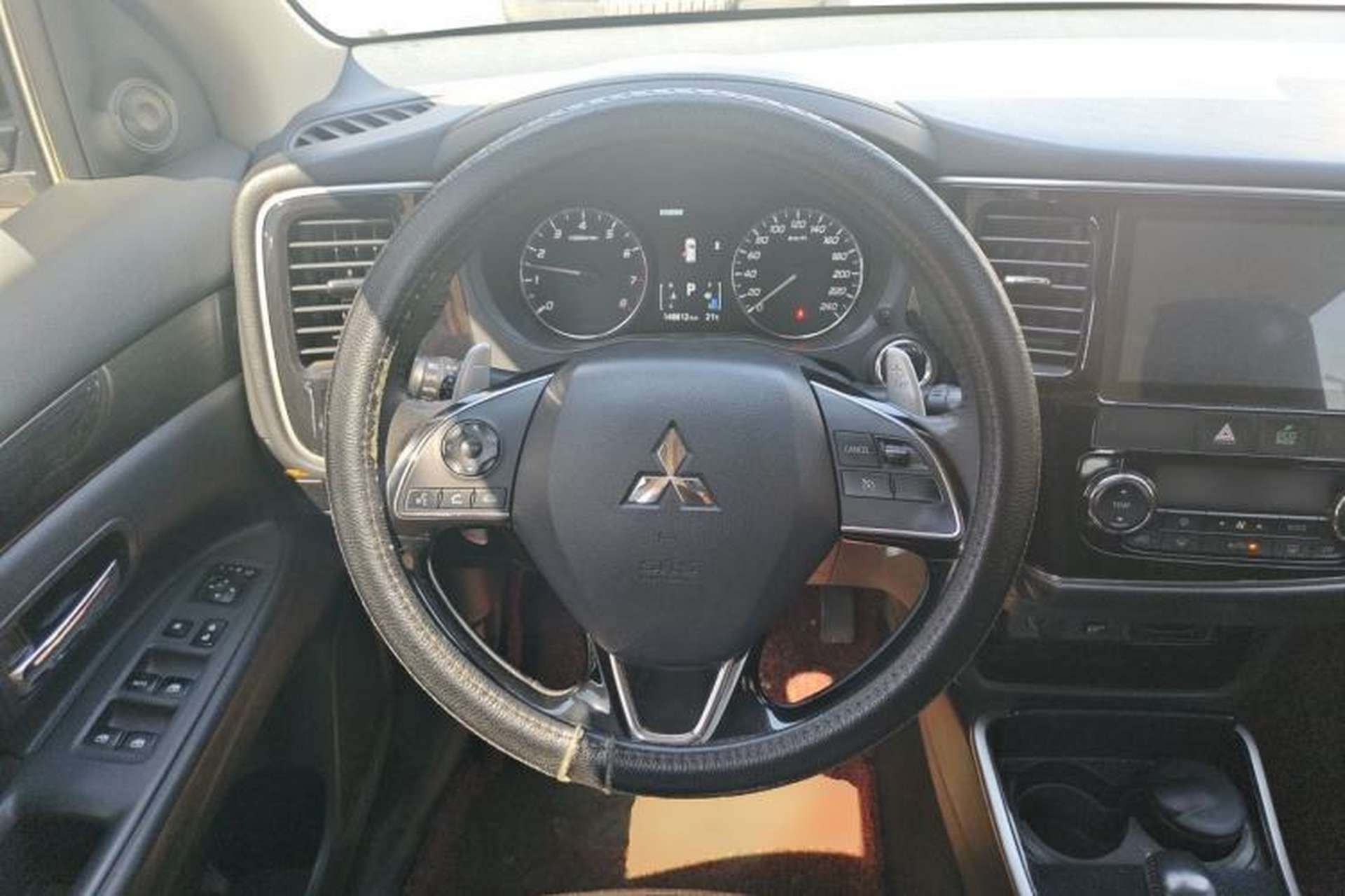 Used Mitsubishi Outlander 2018 2.4L 4x4 Elite Edition 5 Seats Steering Wheel