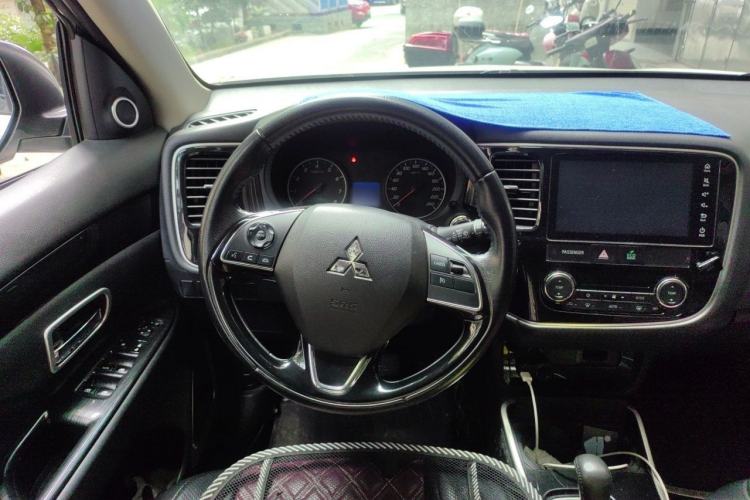 Used Mitsubishi Outlander 2018 2.0L Two-Wheel-Drive Jiale Edition 7-Seater Steering Wheel