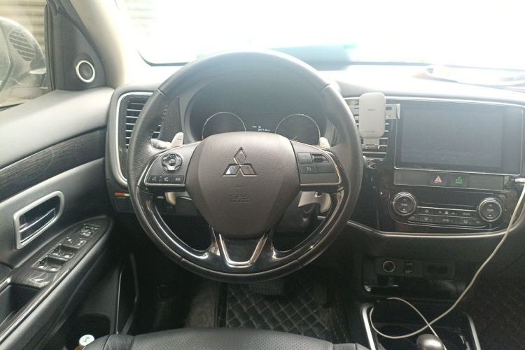 Used Mitsubishi Outlander 2018 2.4L 4x4 Elite Edition 5 Seats Steering Wheel