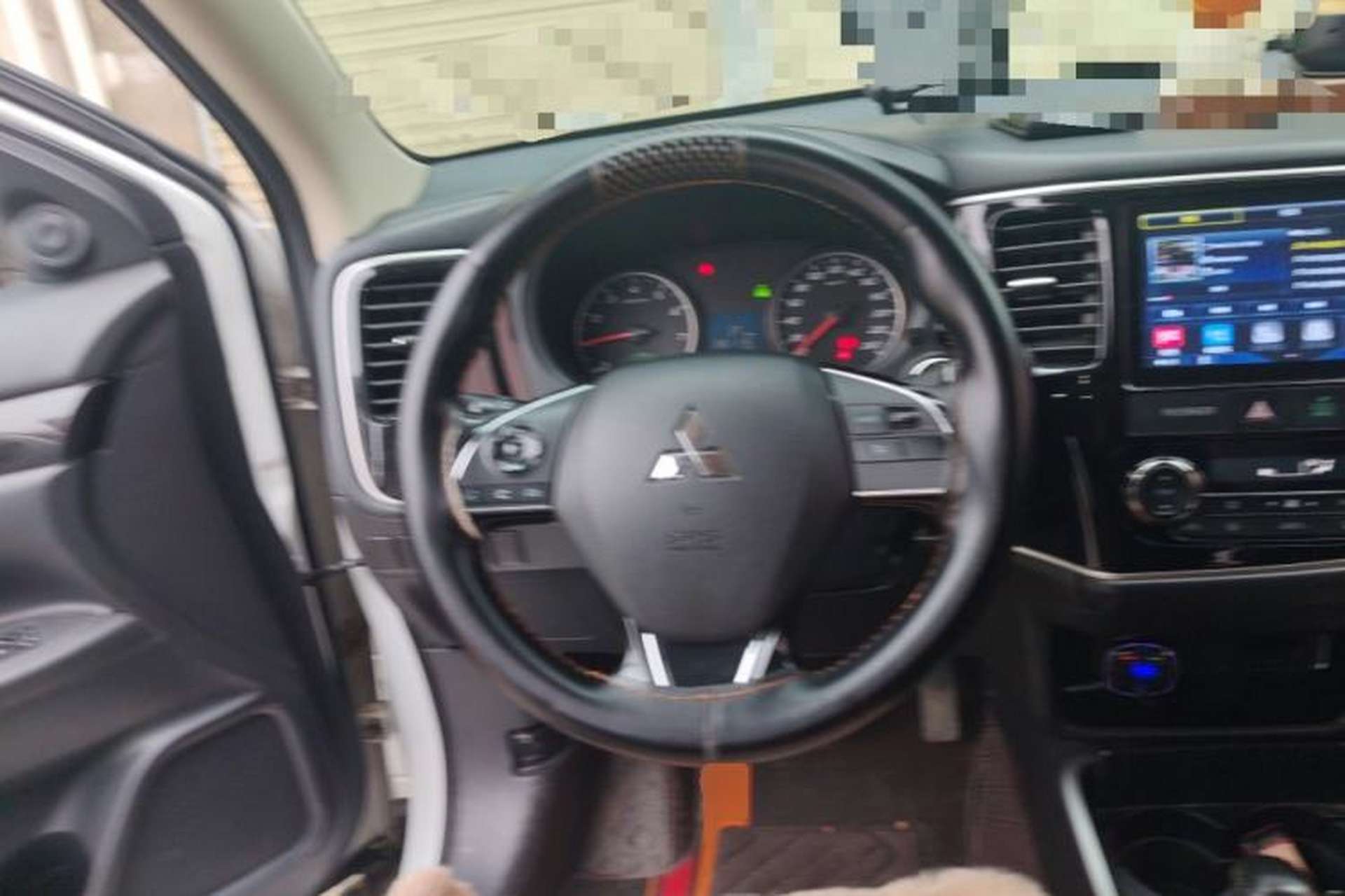Used Mitsubishi Outlander 2018 2.0L Two-Wheel Drive Glory Edition 5 Seats Steering Wheel