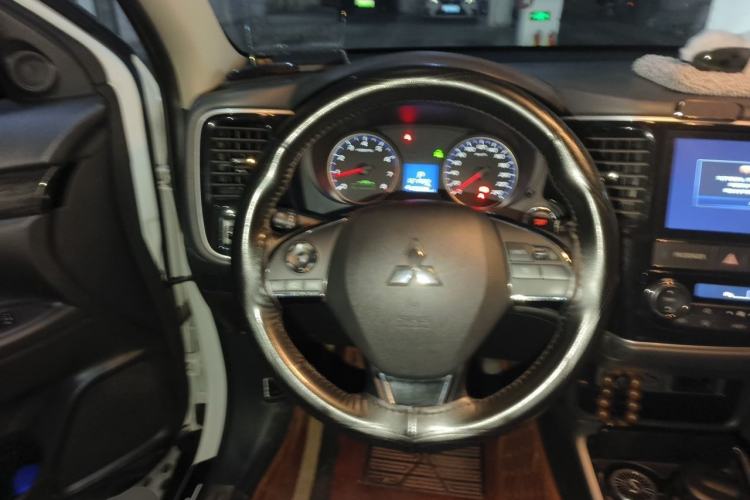 Used Mitsubishi Outlander 2018 2.0L Two-Wheel Drive Glory Edition 5 Seats Steering Wheel
