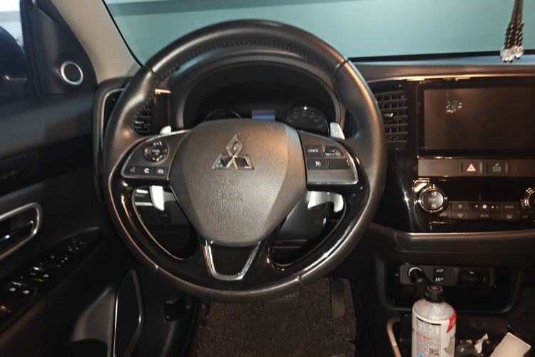 Used Mitsubishi Outlander 2018 2.4L 4x4 Elite Edition 5 Seats Steering Wheel