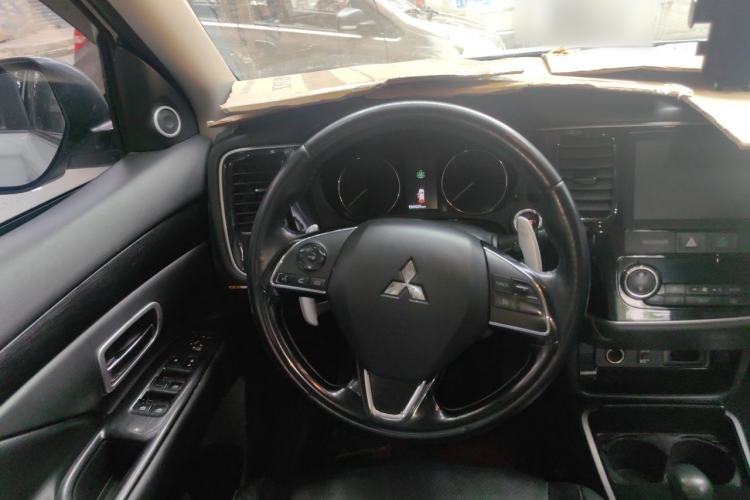 Used Mitsubishi Outlander 2018 2.4L 4x4 Luxury Edition 7-Seater Steering Wheel