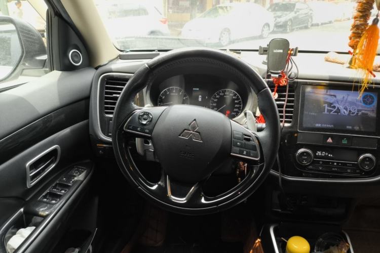 Used Mitsubishi Outlander 2018 2.4L 4x4 Prestige Edition 7 Seats Steering Wheel