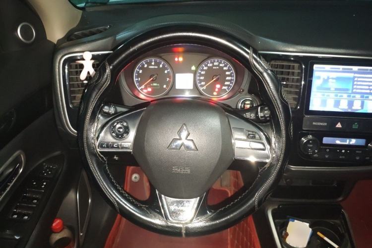 Used Mitsubishi Outlander 2018 2.0L Two-Wheel Drive Glory Edition 5 Seats Steering Wheel