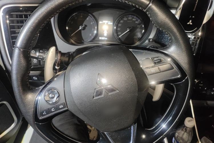 Used Mitsubishi Outlander 2018 2.4L 4x4 Elite Edition 5 Seats Steering Wheel