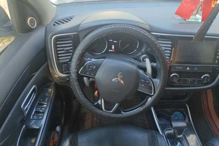 Used Mitsubishi Outlander 2018 2.4L 4x4 Elite Edition 5 Seats Steering Wheel