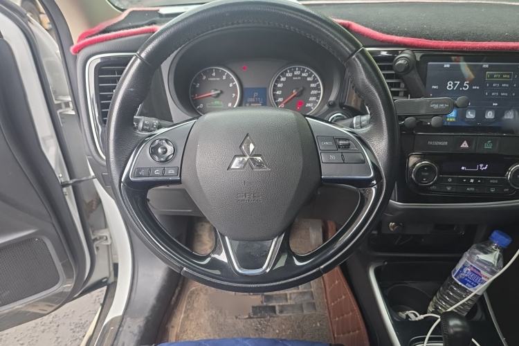 Used Mitsubishi Outlander 2018 2.0L Two-Wheel Drive Glory Edition 5 Seats Steering Wheel