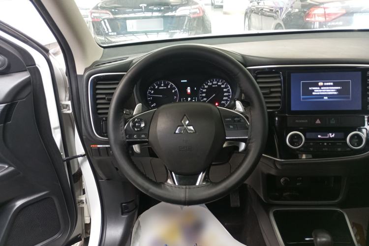 Used Mitsubishi Outlander 2018 2.4L 4x4 Elite Edition 5 Seats Steering Wheel