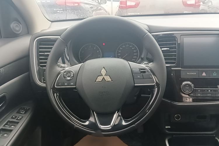 Used Mitsubishi Outlander 2018 2.0L Two-Wheel-Drive Jiale Edition 7-Seater Steering Wheel