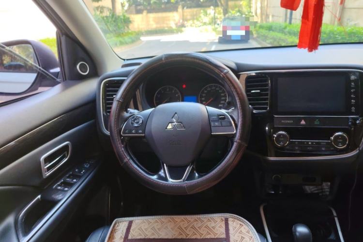 Used Mitsubishi Outlander 2018 2.0L Two-Wheel Drive Glory Edition 5 Seats Steering Wheel