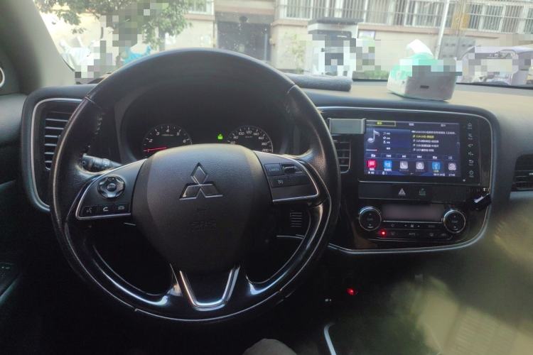Used Mitsubishi Outlander 2018 2.0L Two-Wheel-Drive Jiale Edition 7-Seater Steering Wheel
