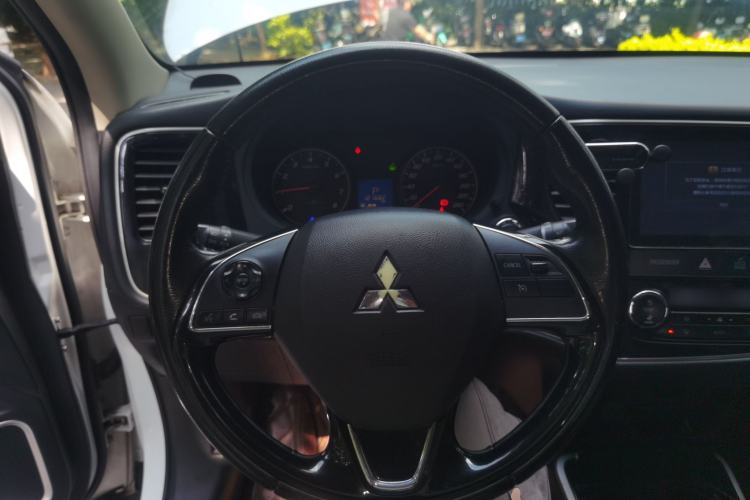 Used Mitsubishi Outlander 2018 2.0L Two-Wheel-Drive Jiale Edition 7-Seater Steering Wheel