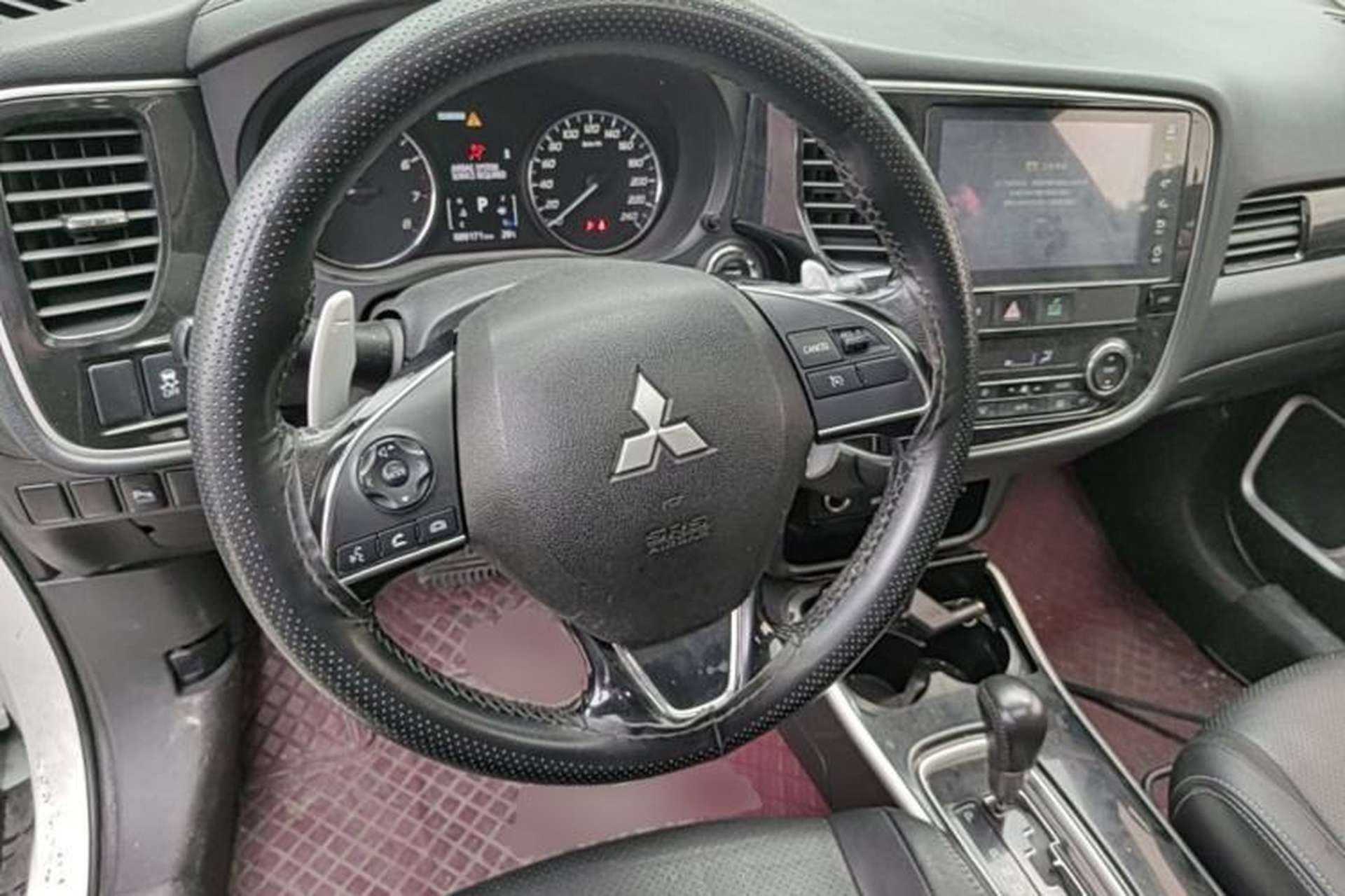 Used Mitsubishi Outlander 2018 2.4L 4x4 Elite Edition 5 Seats Steering Wheel