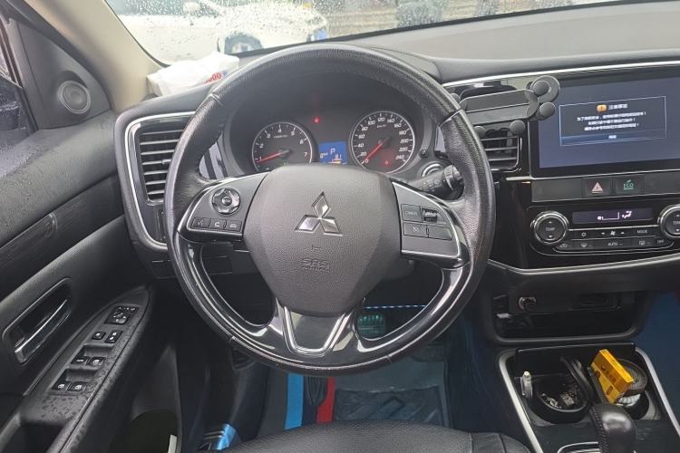 Used Mitsubishi Outlander 2018 2.0L Two-Wheel Drive Glory Edition 5 Seats Steering Wheel