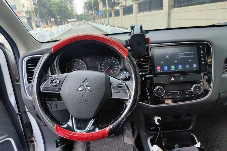Used Mitsubishi Outlander 2018 2.0L Two-Wheel-Drive Jiale Edition 7-Seater Steering Wheel