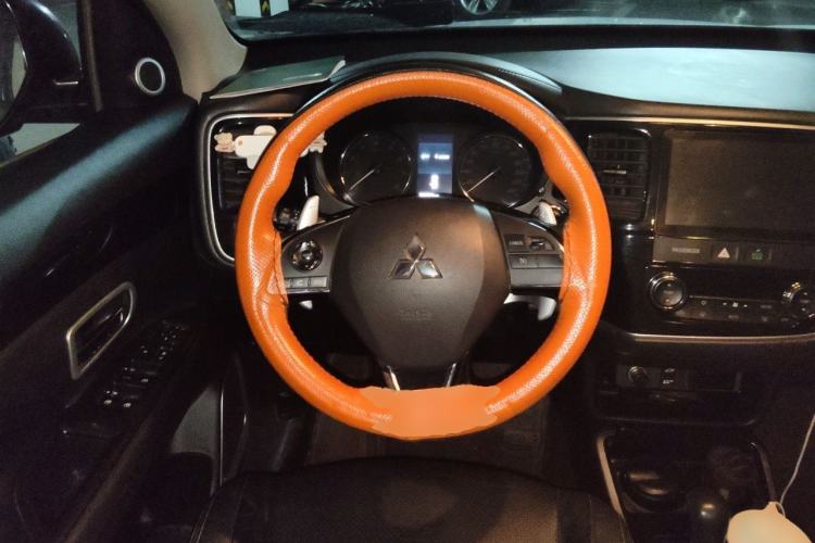 Used Mitsubishi Outlander 2018 2.4L 4x4 Elite Edition 5 Seats Steering Wheel