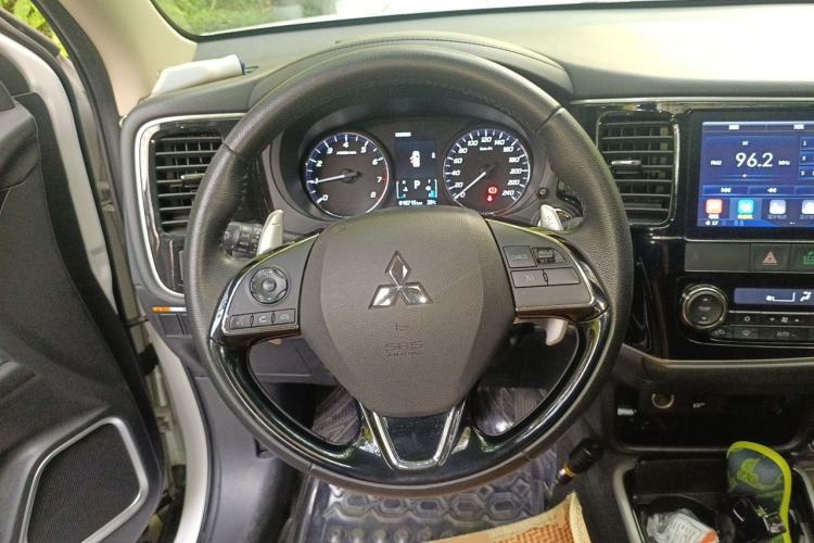 Used Mitsubishi Outlander 2018 2.4L 4x4 Elite Edition 5 Seats Steering Wheel