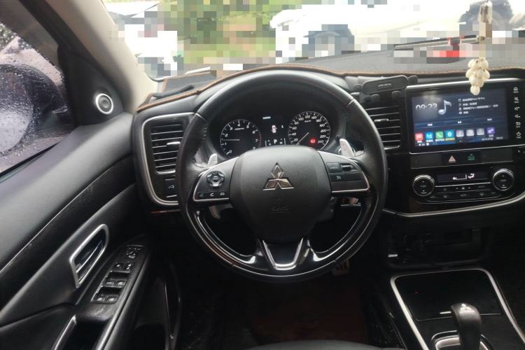 Used Mitsubishi Outlander 2018 2.4L 4x4 Elite Edition 5 Seats Steering Wheel