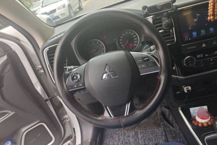 Used Mitsubishi Outlander 2018 2.0L Two-Wheel Drive Glory Edition 5 Seats Steering Wheel