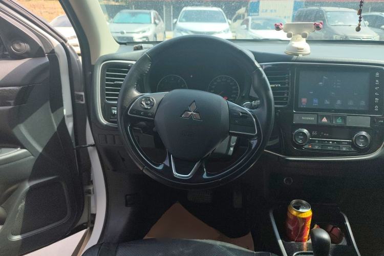 Used Mitsubishi Outlander 2018 2.0L Two-Wheel-Drive Jiale Edition 7-Seater Steering Wheel