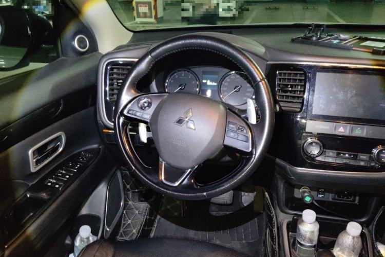 Used Mitsubishi Outlander 2018 2.4L 4x4 Elite Edition 5 Seats Steering Wheel