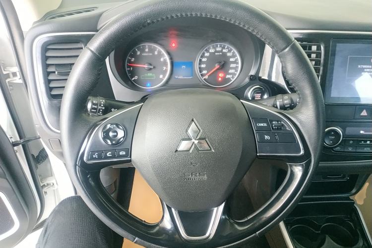 Used Mitsubishi Outlander 2018 2.0L Two-Wheel-Drive Jiale Edition 7-Seater Steering Wheel