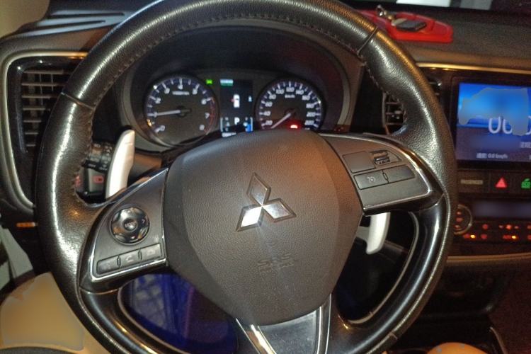 Used Mitsubishi Outlander 2018 2.4L 4x4 Elite Edition 5 Seats Steering Wheel