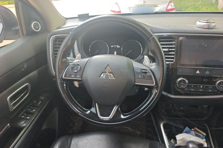 Used Mitsubishi Outlander 2018 2.4L 4x4 Luxury Edition 7-Seater Steering Wheel