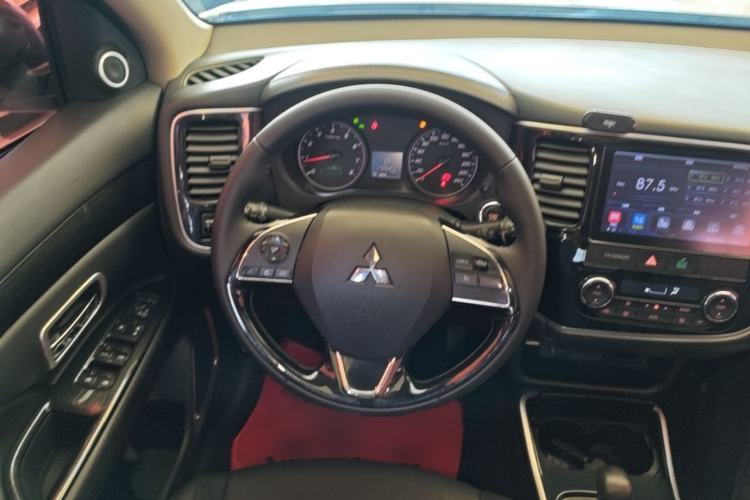 Used Mitsubishi Outlander 2018 2.0L Two-Wheel-Drive Jiale Edition 7-Seater Steering Wheel