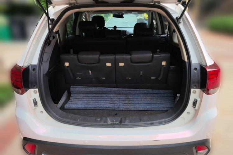 Used Mitsubishi Outlander 2018 2.4L 4x4 Luxury Edition 7-Seater Trunk