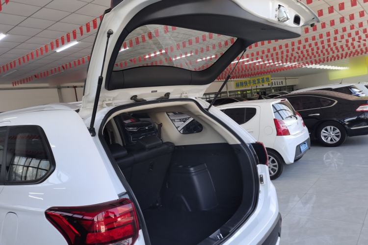 Used Mitsubishi Outlander 2018 2.0L Two-Wheel Drive Glory Edition 5 Seats Trunk